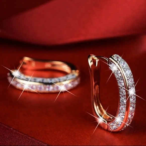 🆕 Three-sided Full Rhinestone Huggie Hoop Rose Gold Earrings - Picture 7 of 8